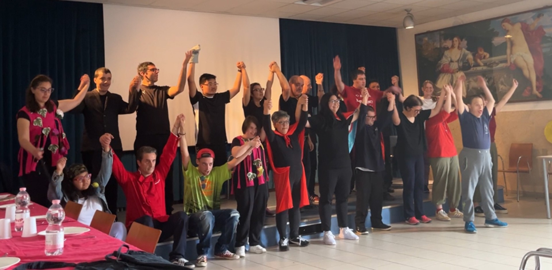 ragazzi in festa al CDD di Milano